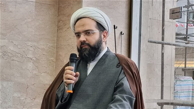 جبهه استکبار سعي دارد مردم را در مقابل نظام قرار دهد